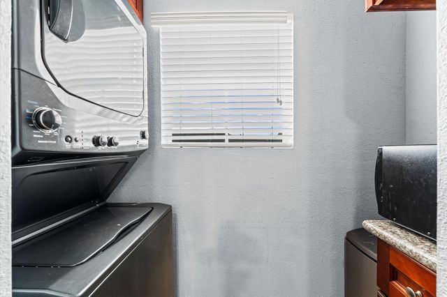 1516 Bay Area Boulevard B8, Houston, TX 77058