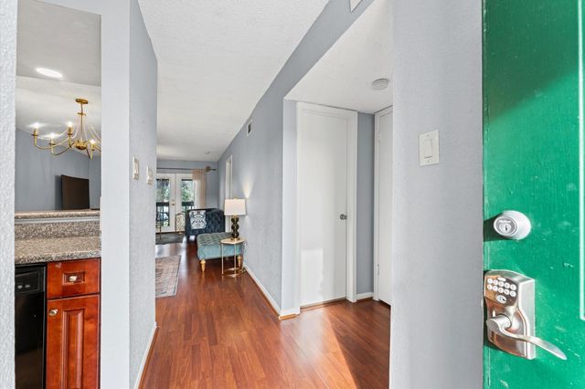 1516 Bay Area Boulevard B8, Houston, TX 77058