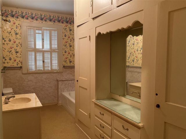 1303 W 3rd Avenue, Corsicana, TX 75110