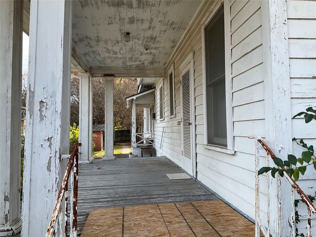 1303 W 3rd Avenue, Corsicana, TX 75110