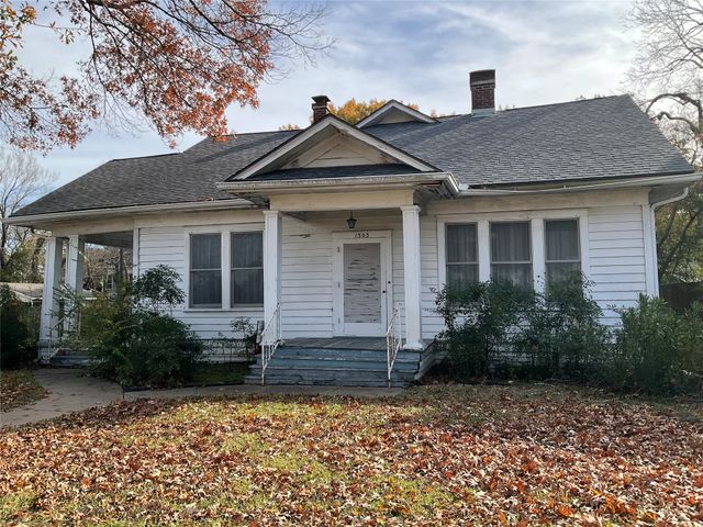 1303 W 3rd Avenue, Corsicana, TX 75110