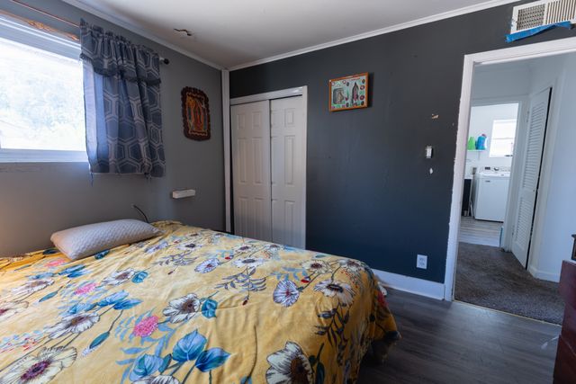 8421 S SCOTTSDALE Avenue, Chicago, IL 60652