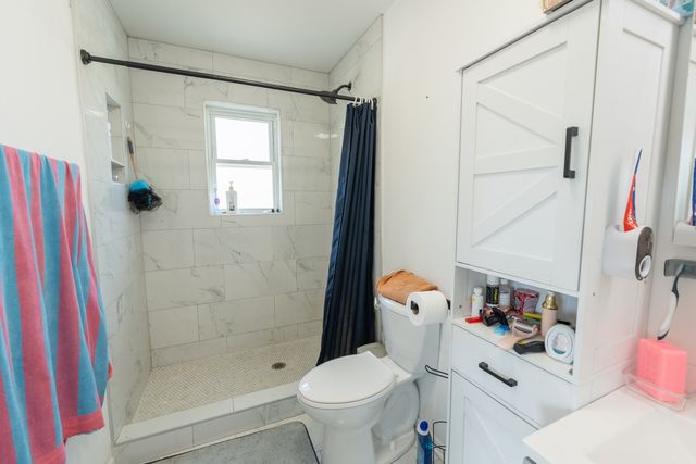 8421 S SCOTTSDALE Avenue, Chicago, IL 60652