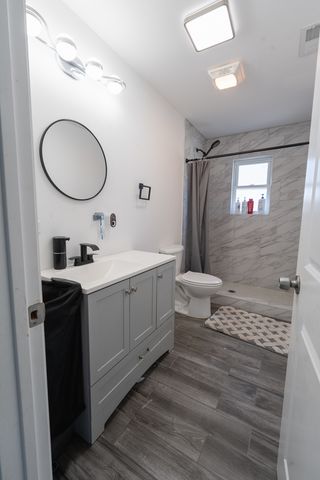 8421 S SCOTTSDALE Avenue, Chicago, IL 60652