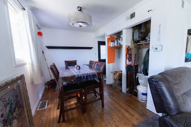 8421 S SCOTTSDALE Avenue, Chicago, IL 60652