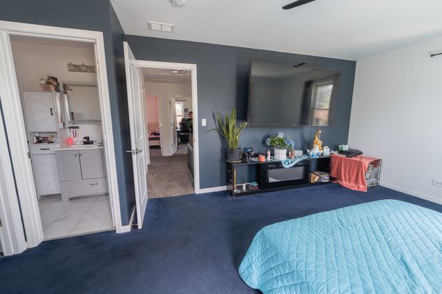 8421 S SCOTTSDALE Avenue, Chicago, IL 60652