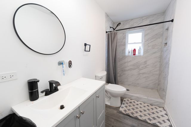 8421 S SCOTTSDALE Avenue, Chicago, IL 60652