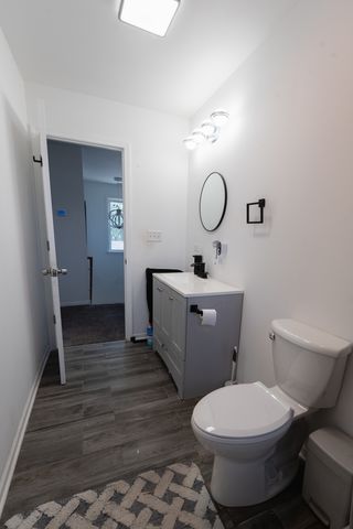 8421 S SCOTTSDALE Avenue, Chicago, IL 60652