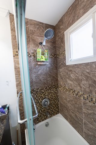 8421 S SCOTTSDALE Avenue, Chicago, IL 60652