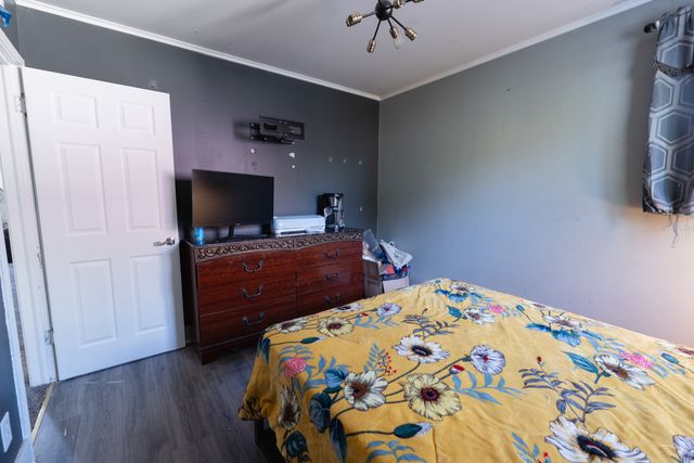 8421 S SCOTTSDALE Avenue, Chicago, IL 60652