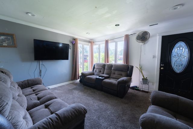 8421 S SCOTTSDALE Avenue, Chicago, IL 60652