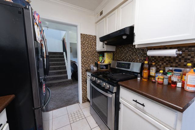 8421 S SCOTTSDALE Avenue, Chicago, IL 60652