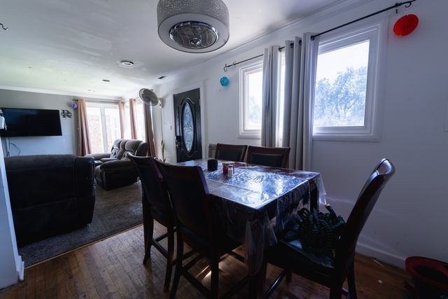 8421 S SCOTTSDALE Avenue, Chicago, IL 60652