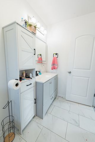 8421 S SCOTTSDALE Avenue, Chicago, IL 60652