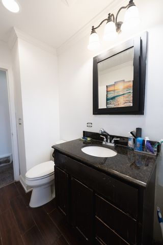 8421 S SCOTTSDALE Avenue, Chicago, IL 60652