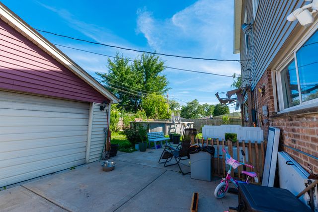 8421 S SCOTTSDALE Avenue, Chicago, IL 60652
