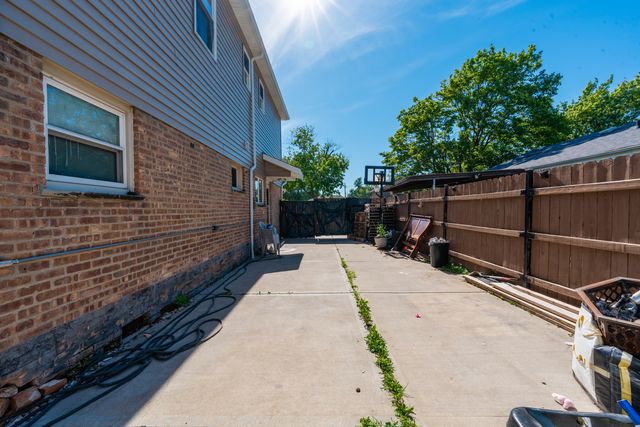 8421 S SCOTTSDALE Avenue, Chicago, IL 60652