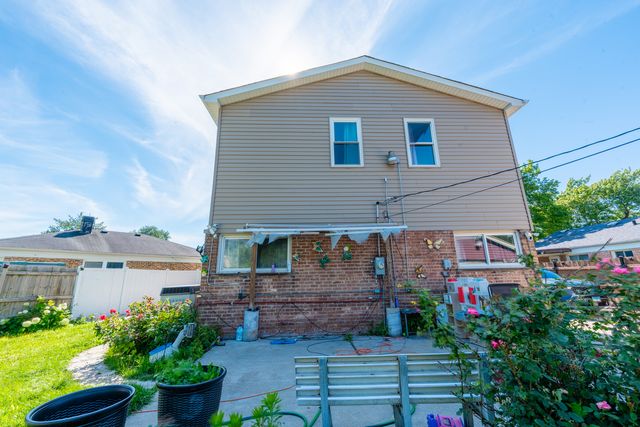8421 S SCOTTSDALE Avenue, Chicago, IL 60652