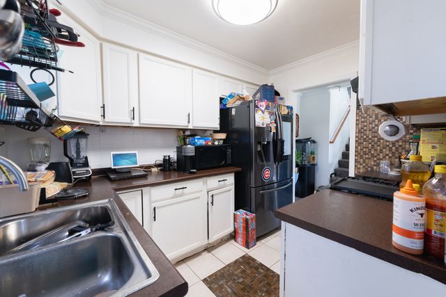 8421 S SCOTTSDALE Avenue, Chicago, IL 60652