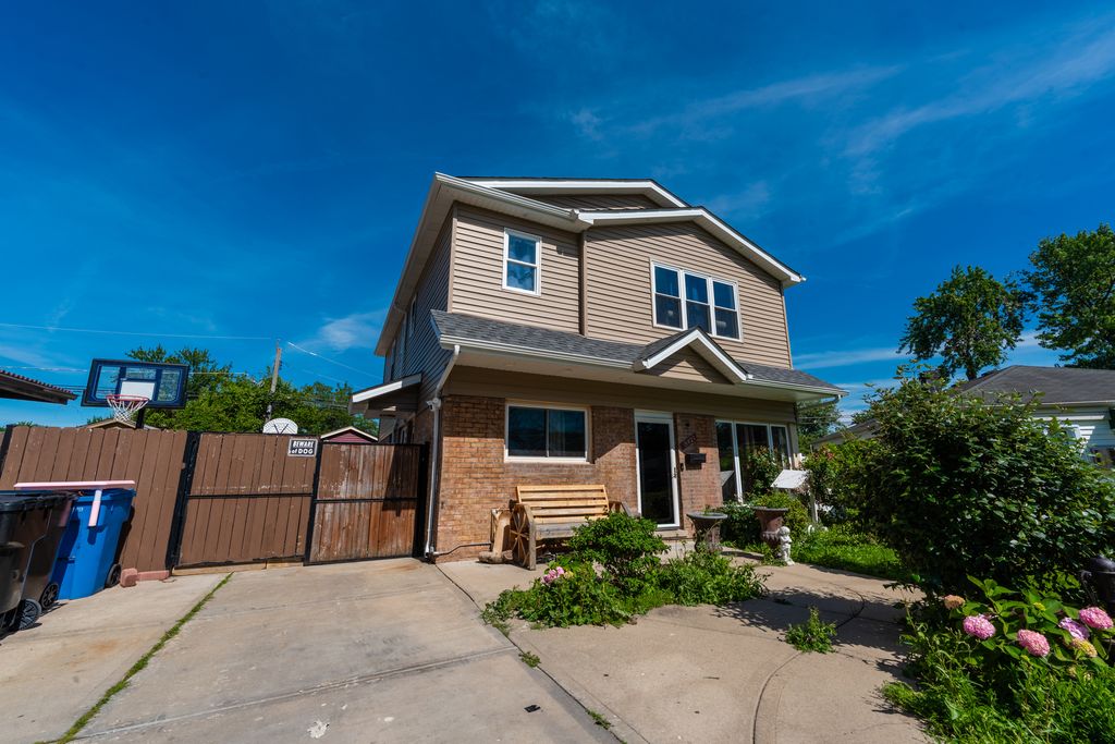 8421 S SCOTTSDALE Avenue, Chicago, IL 60652