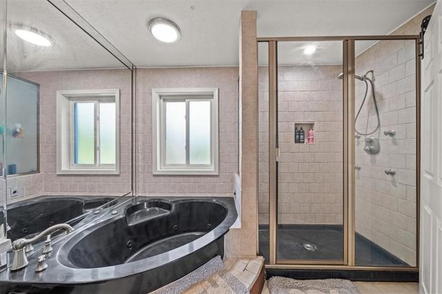 26001 S Stark Road, Peculiar, MO 64078