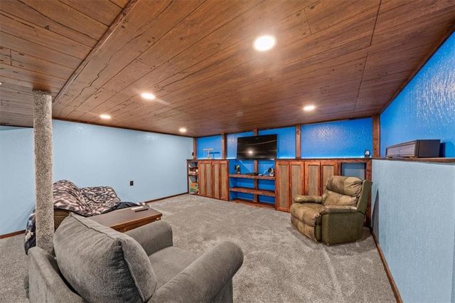 26001 S Stark Road, Peculiar, MO 64078