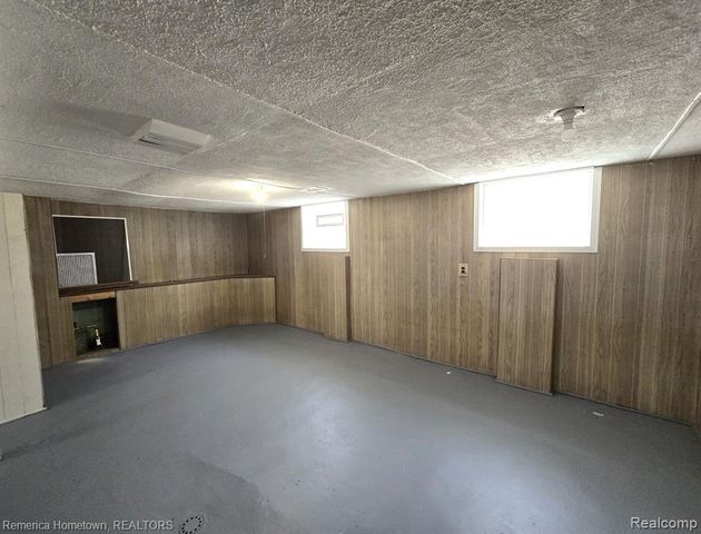571 W Saratoga Street, Ferndale, MI 48220