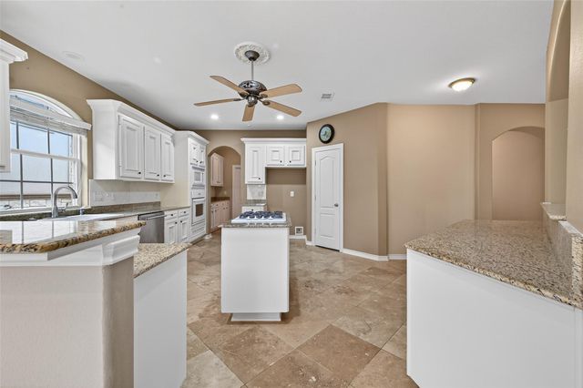 15 Wick Willow Road, Montgomery, TX 77356