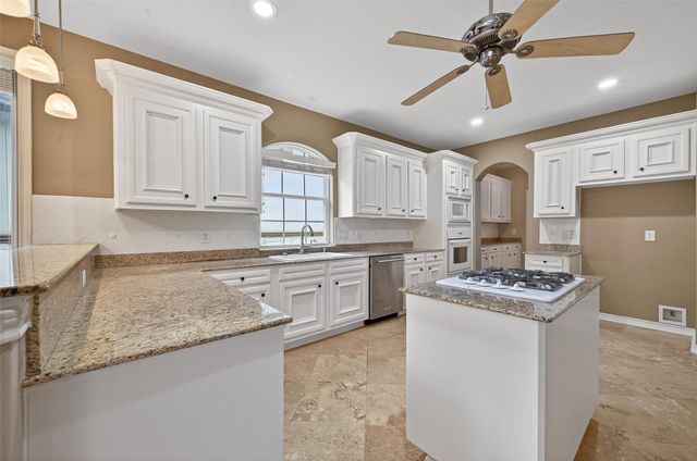 15 Wick Willow Road, Montgomery, TX 77356