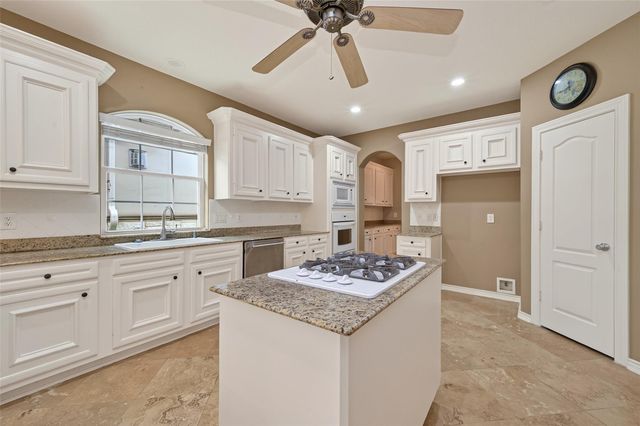 15 Wick Willow Road, Montgomery, TX 77356