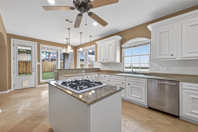 15 Wick Willow Road, Montgomery, TX 77356