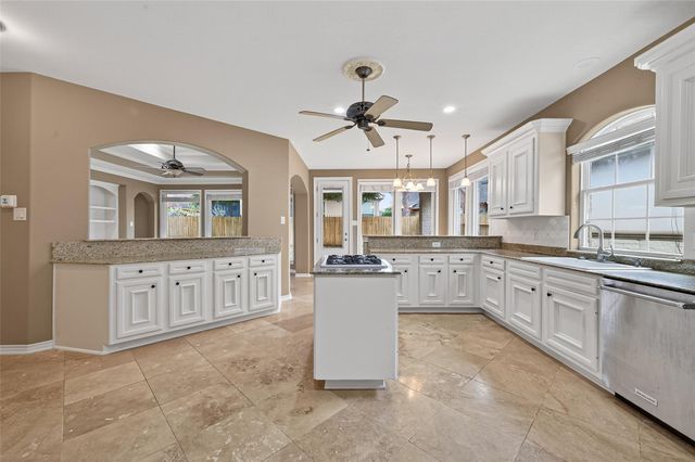 15 Wick Willow Road, Montgomery, TX 77356