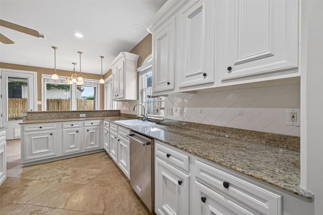 15 Wick Willow Road, Montgomery, TX 77356