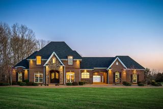 165 Southern Woods Ct, Cookeville, TN 38506