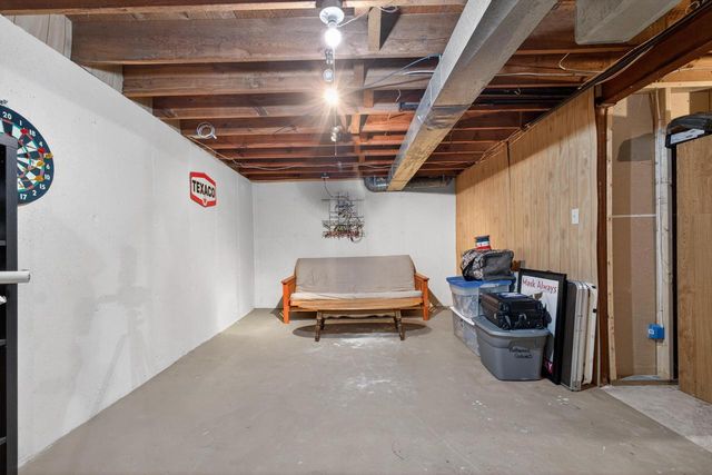 N2W27268 Lyles DRIVE, Waukesha, WI 53188