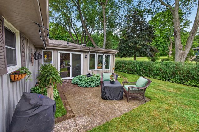 N2W27268 Lyles DRIVE, Waukesha, WI 53188