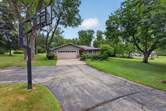 N2W27268 Lyles DRIVE, Waukesha, WI 53188