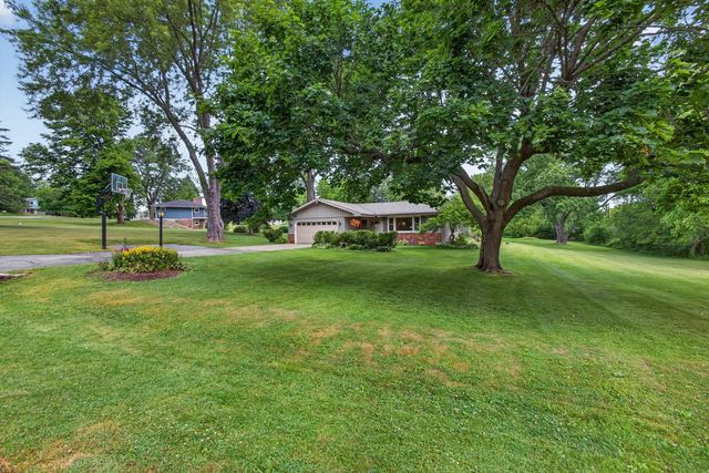 N2W27268 Lyles DRIVE, Waukesha, WI 53188