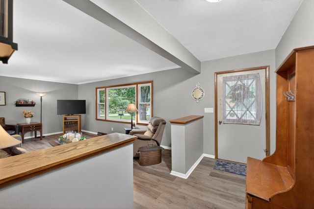 N2W27268 Lyles DRIVE, Waukesha, WI 53188