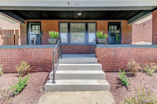 743 Dover Place, St Louis, MO 63111