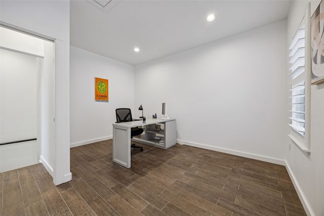 2550 Wedglea Drive, Dallas, TX 75211