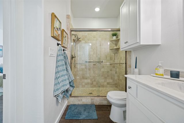 2550 Wedglea Drive, Dallas, TX 75211