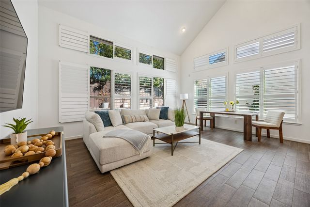 2550 Wedglea Drive, Dallas, TX 75211