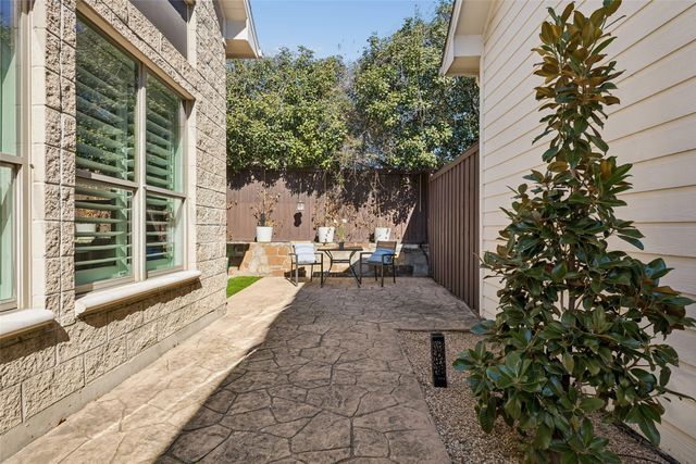 2550 Wedglea Drive, Dallas, TX 75211