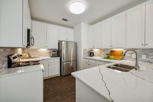 2550 Wedglea Drive, Dallas, TX 75211