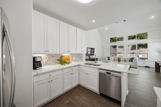 2550 Wedglea Drive, Dallas, TX 75211