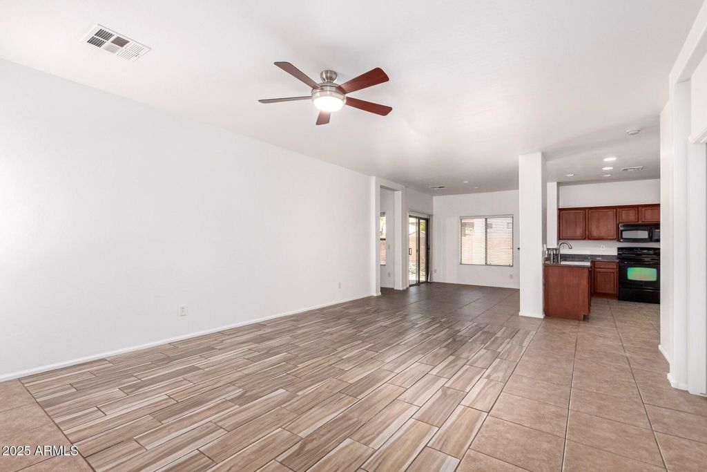 Image 9 of property listing at 4246 E COTTON Court, Gilbert, AZ 85234