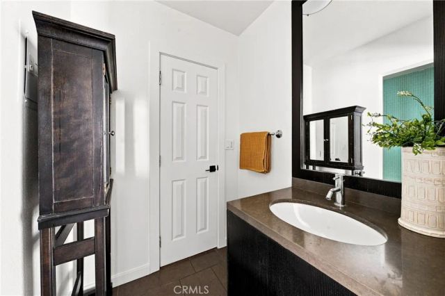 141 S Clark Drive 422, West Hollywood, CA 90048