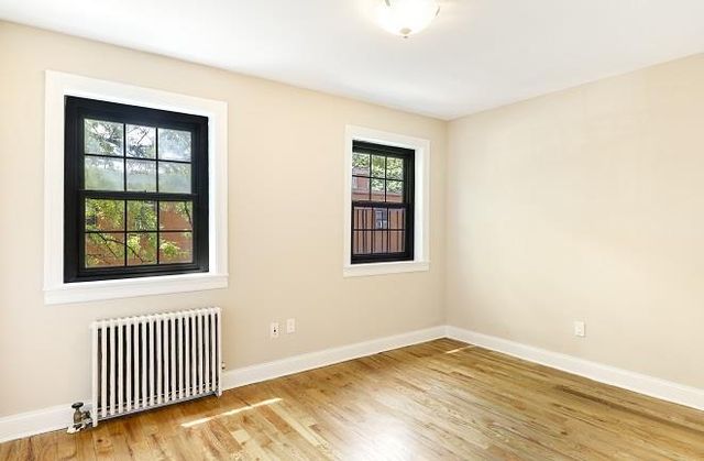 7740 Main St Apt 3B, New York City, NY 11367