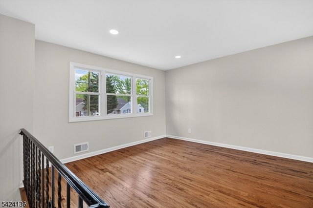 47 La Grande Ave, Fanwood Boro, NJ 07023